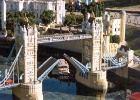 legoland1  Legoland Windsor - This is a model of Tower Bridge. The bridge goes up and down automatically when model boats want to go through.